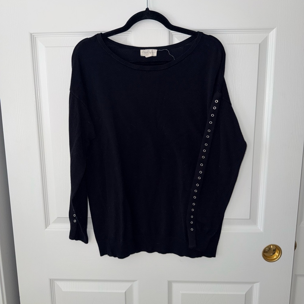 Elegant Black Women's Sweatshirt with Button Accents